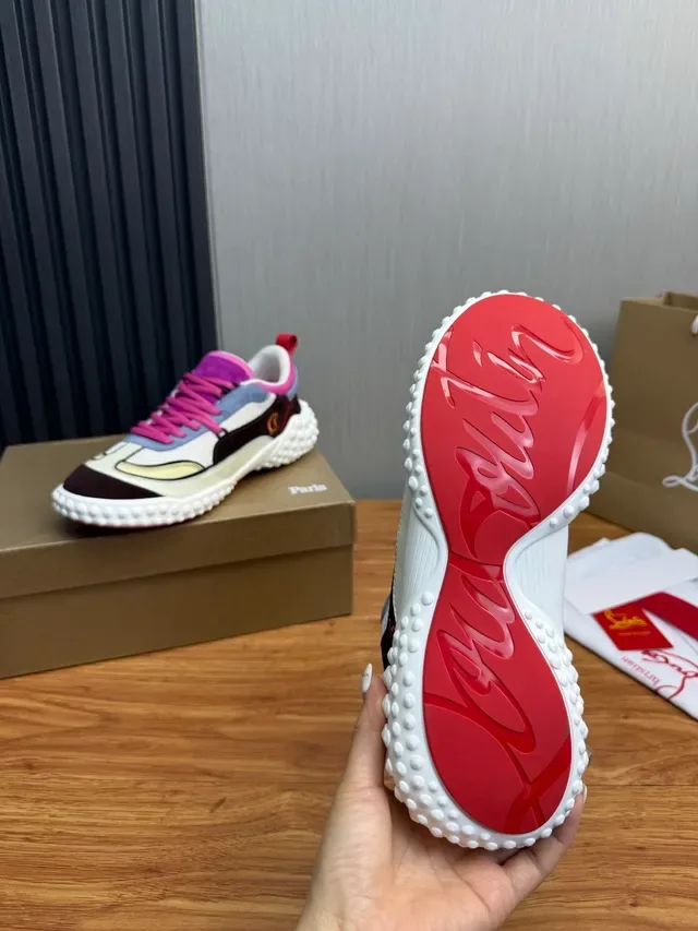 Christian Louboutin सफेद बैंगनी बल्बस पॉडेड सोल मल्टी-पैनल पैचवर्क अपर लाइफस्टाइल स्नीकर्स 10