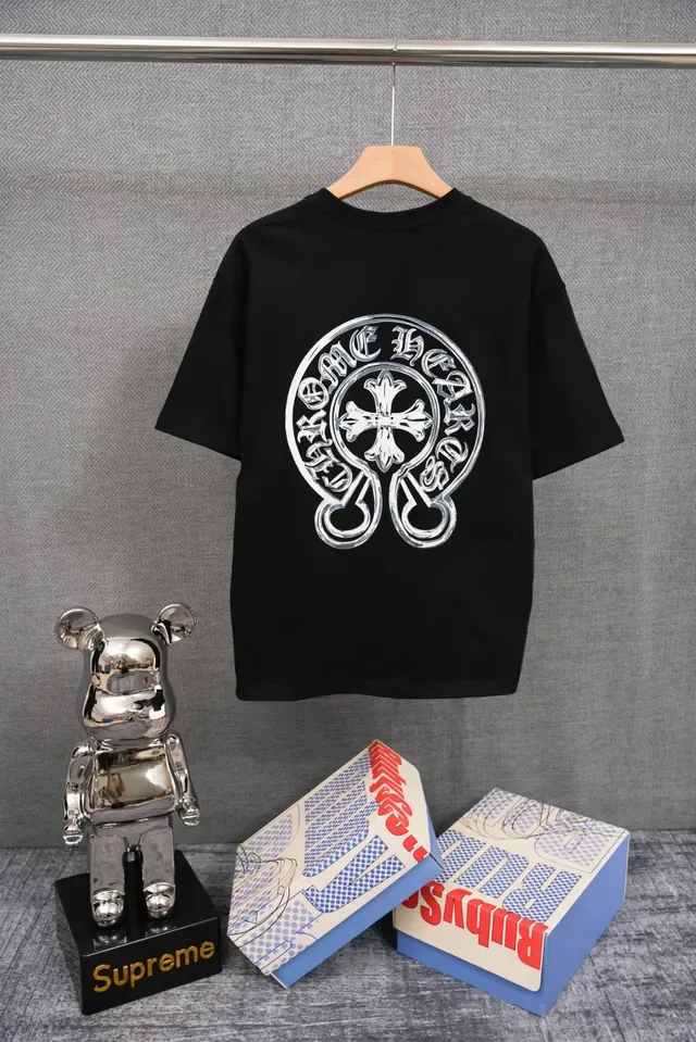 Chrome Hearts क्रॉस ग्राफिक काली टी-शर्ट 2
