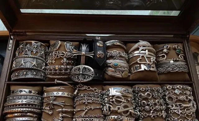 Chrome Hearts Pulseira Corrente Motivo Cruz Prata Camada Dupla Curb Pulseira Floral 2