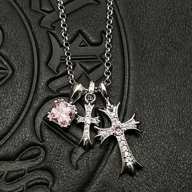 Chrome Hearts क्रॉस पेंडेंट नेकलेस सिल्वर व्हाइट गोथिक पेव-सेट नेकलेस 3