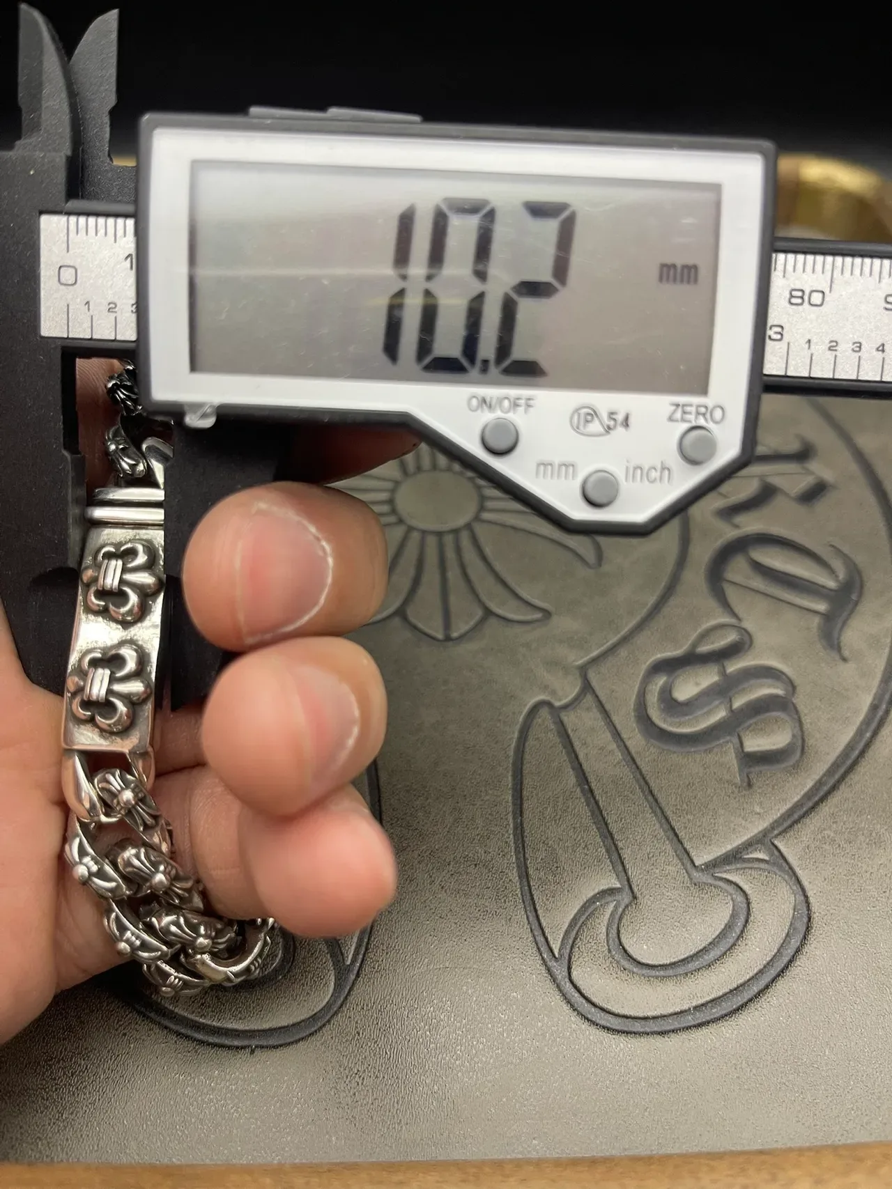 Chrome Hearts Pulseira Corrente Curb Prata Motivo Floral Cruz Pesada 3