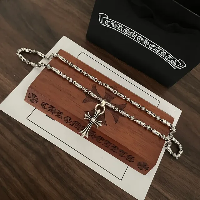 Chrome Hearts Pendentif Croix Ornée Chaîne Argent Noir Collier 2