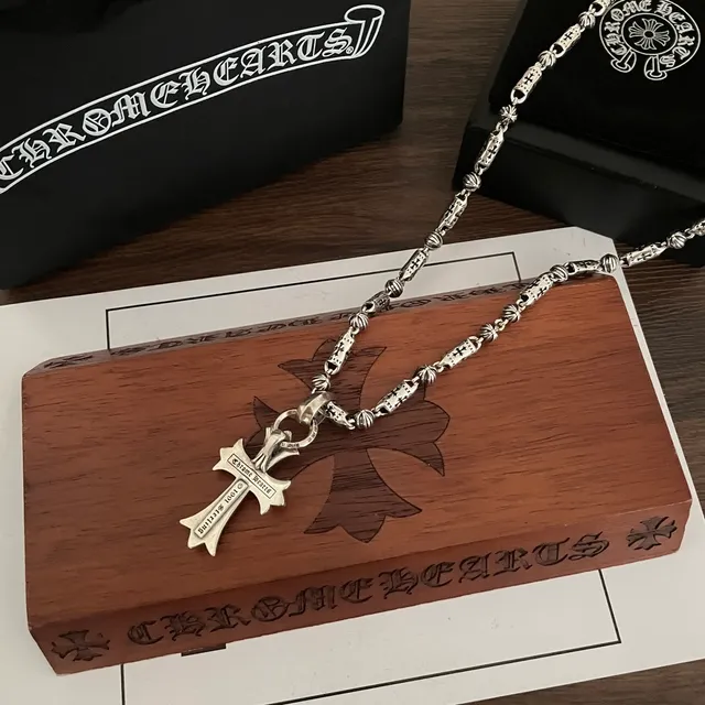 Chrome Hearts Pendentif Croix Ornée Chaîne Argent Noir Collier 3