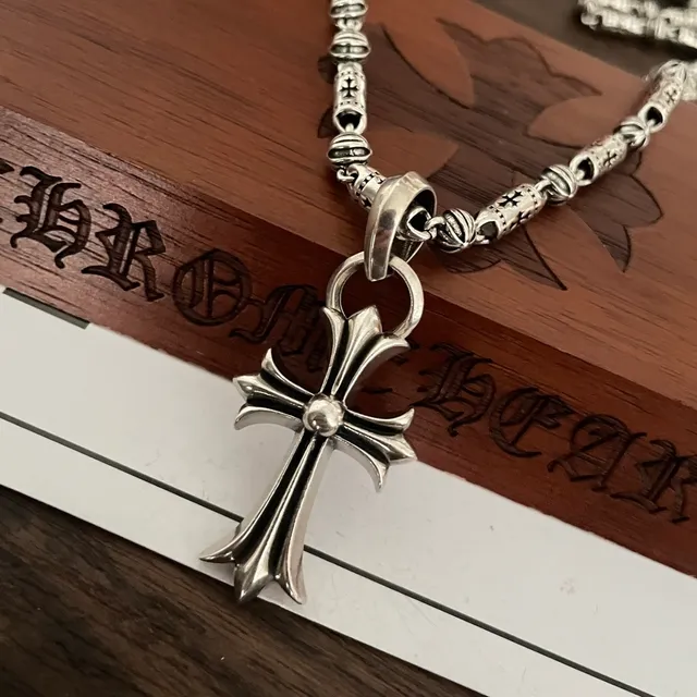 Chrome Hearts Pendentif Croix Ornée Chaîne Argent Noir Collier 4
