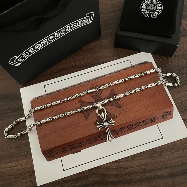 Chrome Hearts Pendentif Croix Ornée Chaîne Argent Noir Collier 5