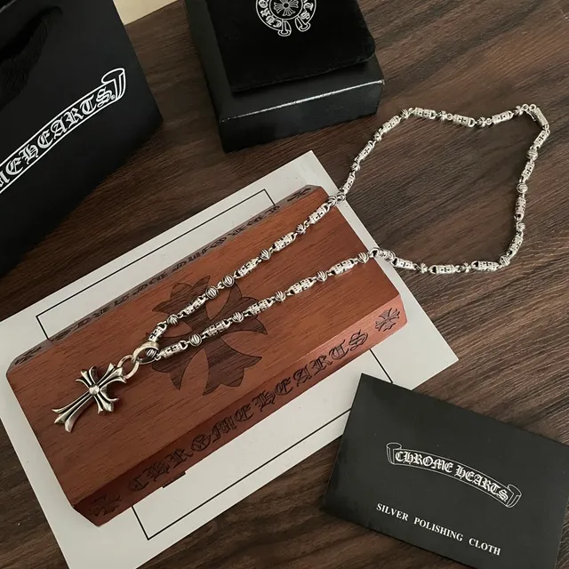 Chrome Hearts Pendentif Croix Ornée Chaîne Argent Noir Collier 6