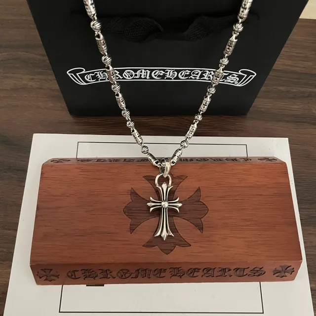 Chrome Hearts Pendentif Croix Ornée Chaîne Argent Noir Collier 9