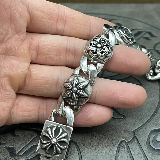 Chrome Hearts Pulsera Plata Cadena Curb Link Pesada Medallones Florales Ornamentados 4