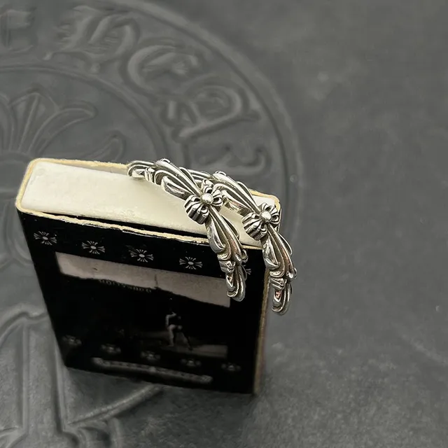 Chrome Hearts चाँदी के कृप्त धातु के गॉथिक कान की अँगूथियाँ 2