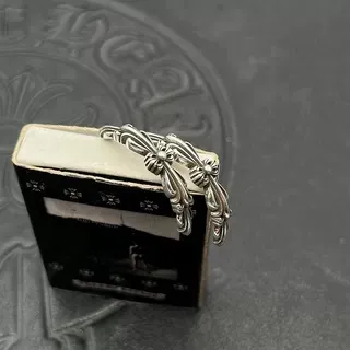 Chrome Hearts चाँदी के कृप्त धातु के गॉथिक कान की अँगूथियाँ 5