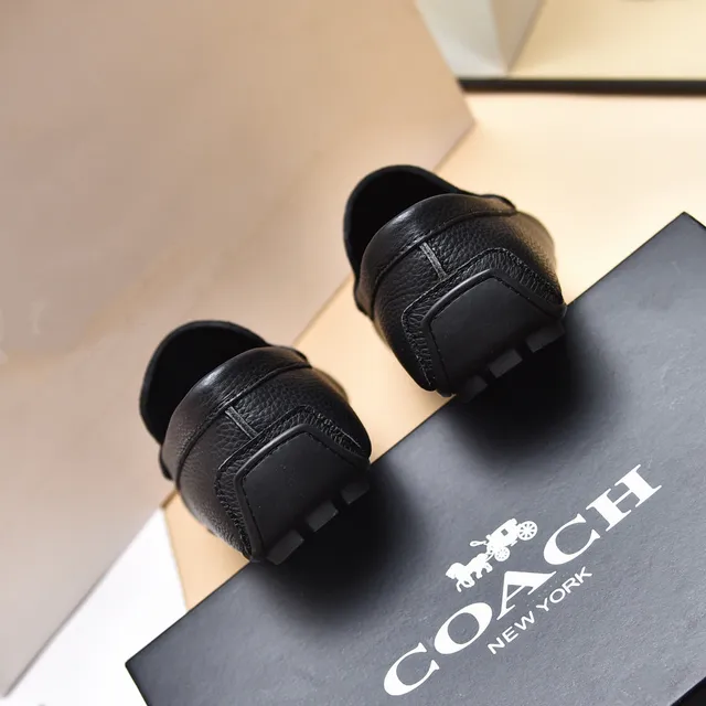 Coach جلد أسود متعرج C-Medallion أحذية لوفر 2