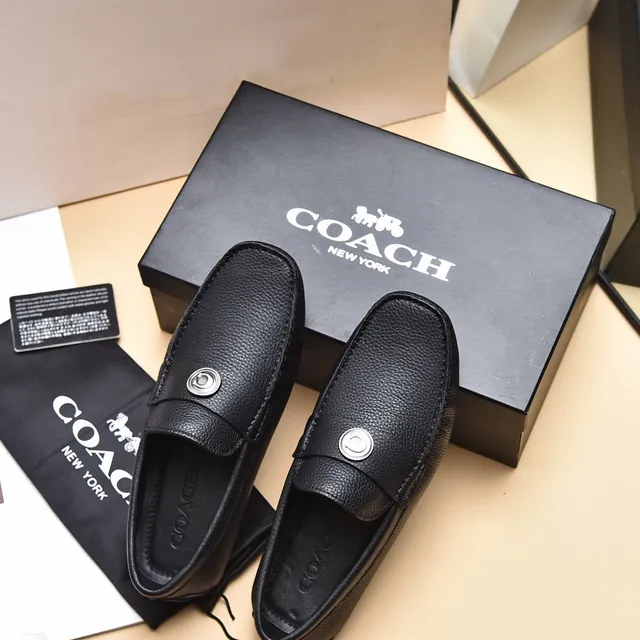 Coach جلد أسود متعرج C-Medallion أحذية لوفر 3