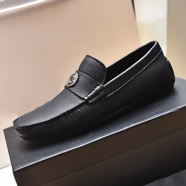 Coach جلد أسود متعرج C-Medallion أحذية لوفر 5