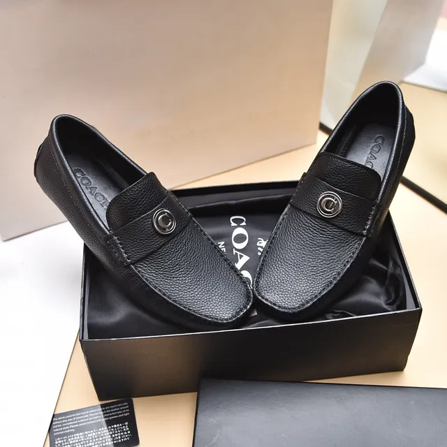 Coach جلد أسود متعرج C-Medallion أحذية لوفر 8