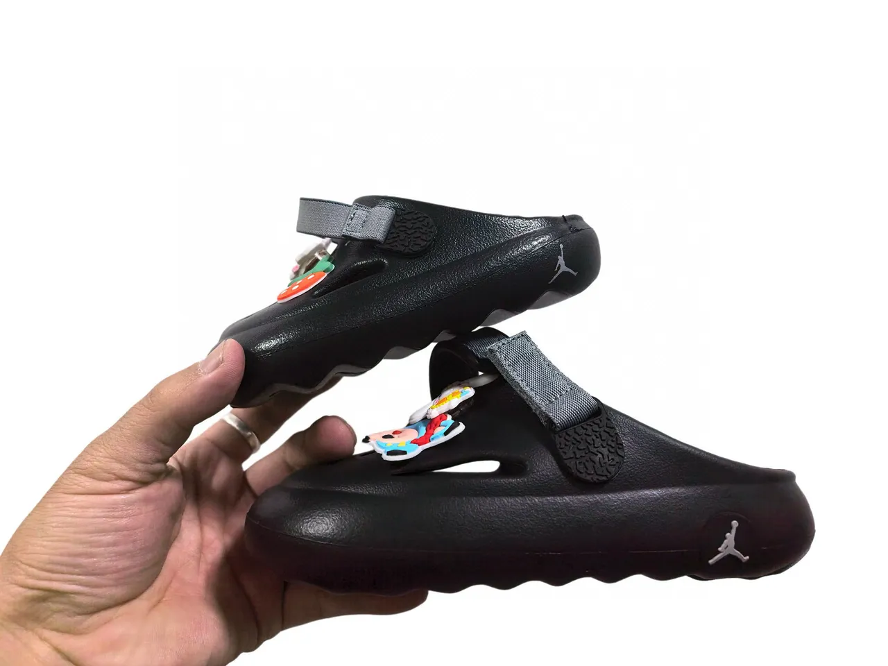 Crocs بيج أسود رغوة مطبوخة حزام قابل للتعديل كلوج 8