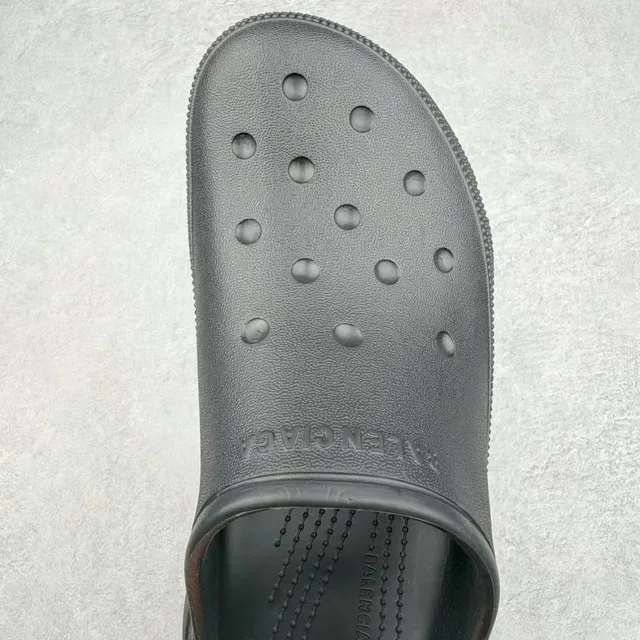 Crocs Classic Clog Black Platform Molded Foam Clog 7