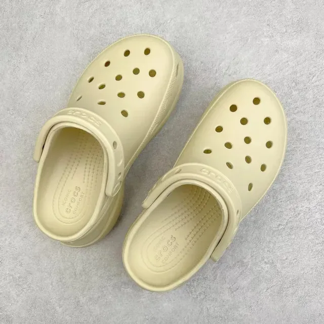 Crocs Echo Clog बेज प्लेटफॉर्म क्लॉग 8