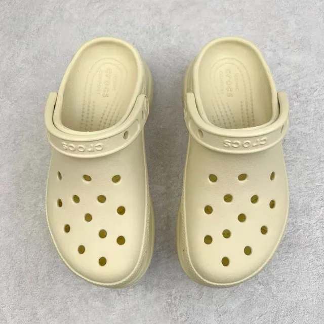 Crocs Echo Clog बेज प्लेटफॉर्म क्लॉग 9