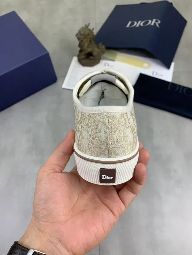 Dior B23 Beige Suela Plataforma Lona Monogramada Oro Sneakers Lifestyle 3
