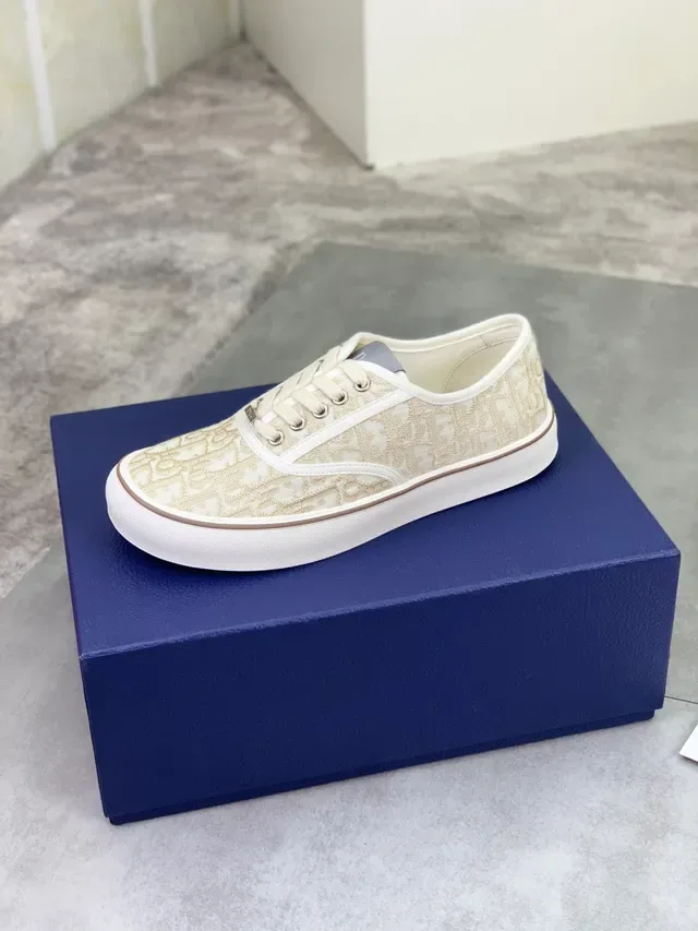 Dior B23 Beige Suela Plataforma Lona Monogramada Oro Sneakers Lifestyle 4