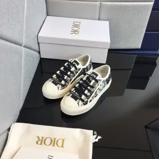Dior B23 গ্রাফিক প্রিন্ট সাদা এবং কালো লাইফস্টাইল স্নিকার