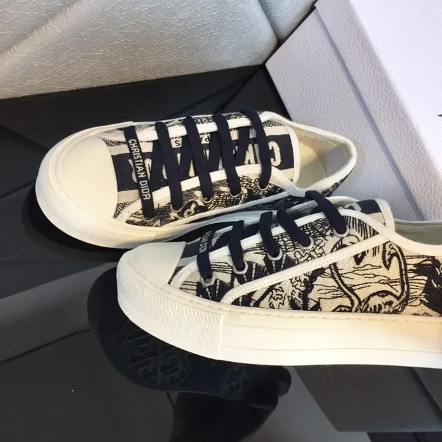 Dior B23 Graphic Print White and Black Lifestyle Sneakers 3