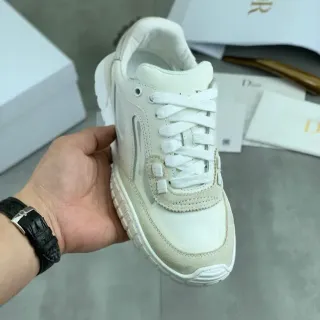 Dior B23 米白与米色生活方式运动鞋