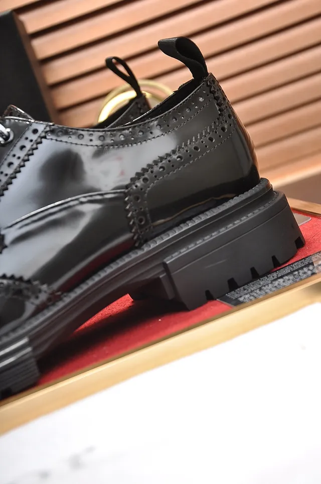 Dior B27 Brogues Wingtip en Cuir Noir Poli 2