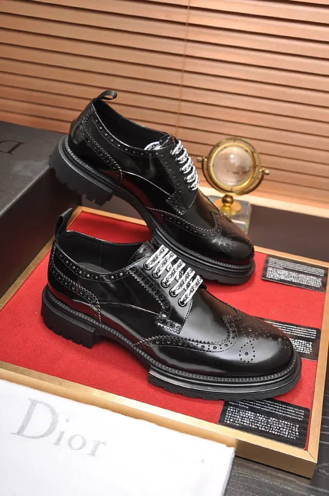 Dior B27 Brogues Wingtip en Cuir Noir Poli 4