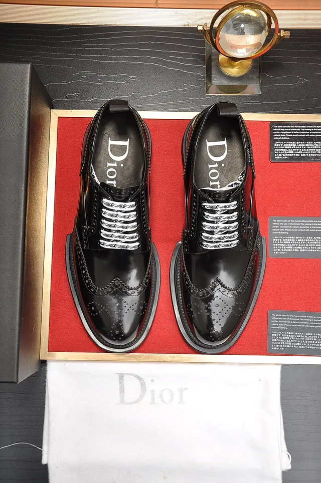 Dior B27 Brogues Wingtip en Cuir Noir Poli 5