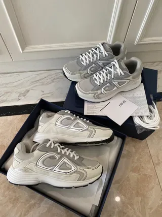 Dior B27 Off-White et Gray Sneakers Lifestyle 4