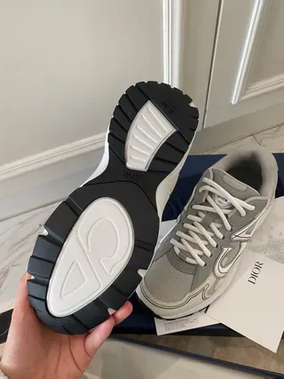 Dior B27 Off-White et Gray Sneakers Lifestyle 9