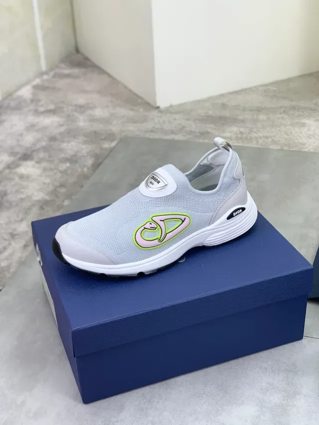 Dior B30 Gris Rose Chaussures Lifestyle en construction tricot slip-on motif de serpent brodé 4