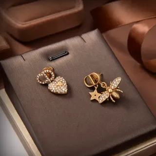Dior Boucles d'oreilles asymétriques en Cristal Pavé motif abeille cœur étoile
