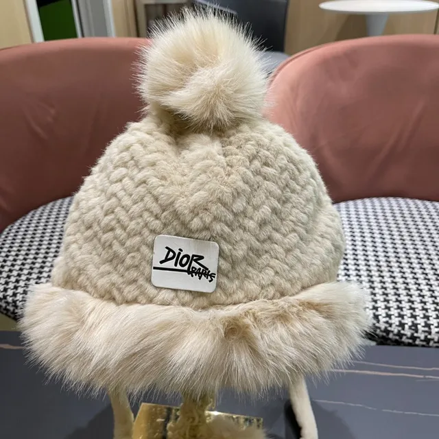 Dior काला बेज बुनना नकली फर किनारा बीननी 6
