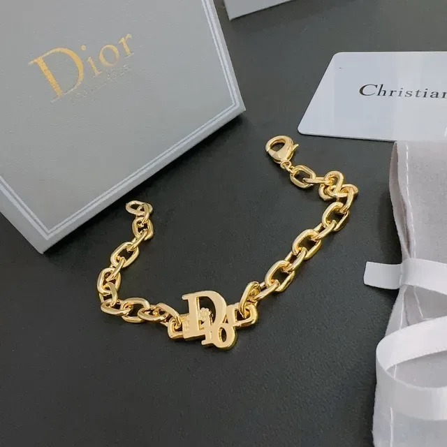 Dior Diorama 金色粗链条 D形标志扣手链 5
