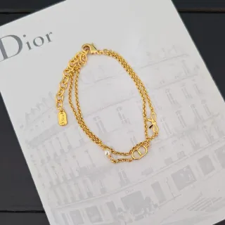 Dior سوار سلسلة مزدوجة لؤلؤ وشعار CD