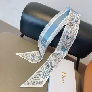 Dior फूलों और पौधों की छपाई सिल्क स्कार्फ