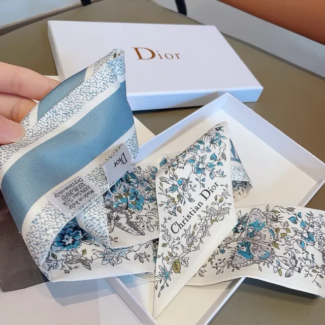 Dior Bufanda de Seda con Impresión Floral y Botánica 5