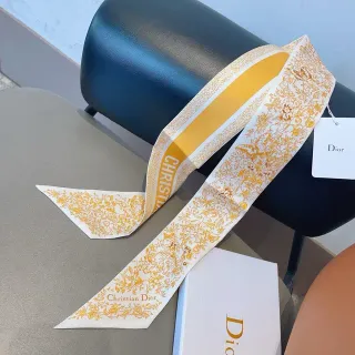 Dior फ्लोरल गोल्ड-ऑन-होवाईट सिल्क स्कार्फ
