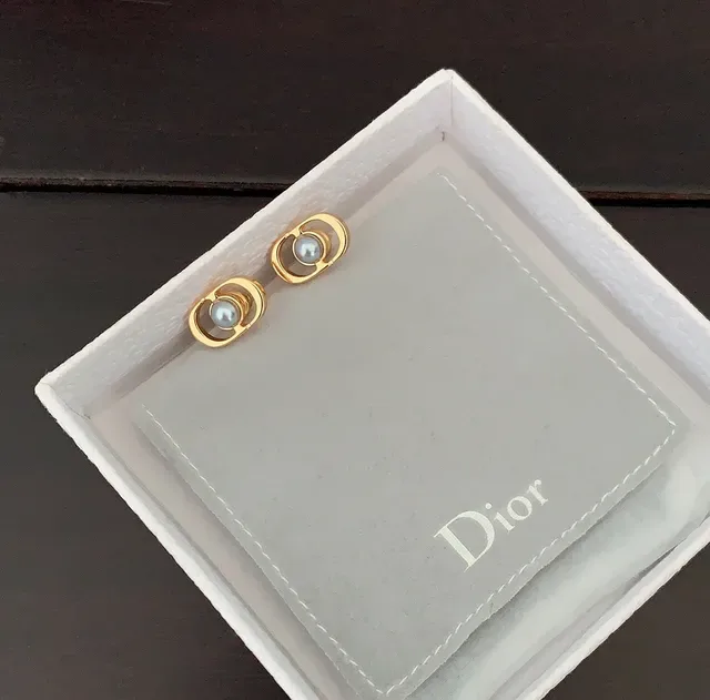 Dior Boucles d'Oreilles Perles Ovale Doré 3