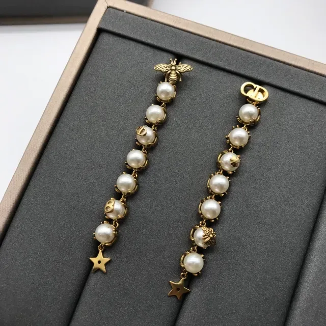 Dior Gold White Chain Bee Charm Motif Necklace 4