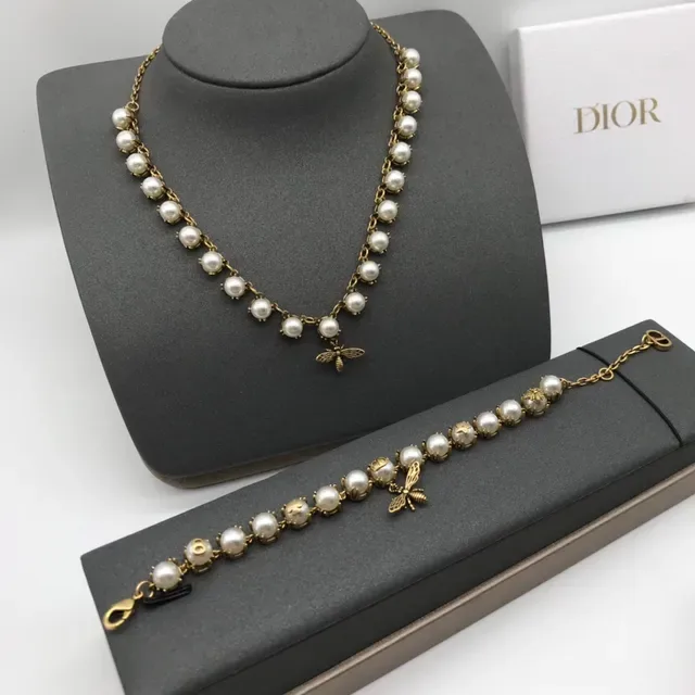 Dior Gold White Chain Bee Charm Motif Necklace 8