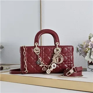 Dior Lady Dior बर्गंडी क्विल्टेड कैनेज टॉप-हैंडल टोट बैग