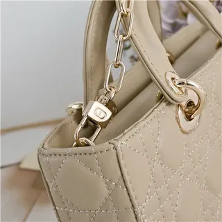 Dior Lady Dior হালকা গোলাপি কুইল্টেড টোট ব্যাগ 6