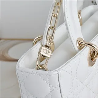 Dior Lady Dior হালকা গোলাপি কুইল্টেড টোট ব্যাগ 15