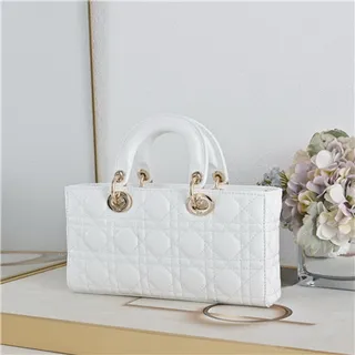 Dior Lady Dior হালকা গোলাপি কুইল্টেড টোট ব্যাগ 16