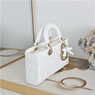 Dior Lady Dior হালকা গোলাপি কুইল্টেড টোট ব্যাগ 17