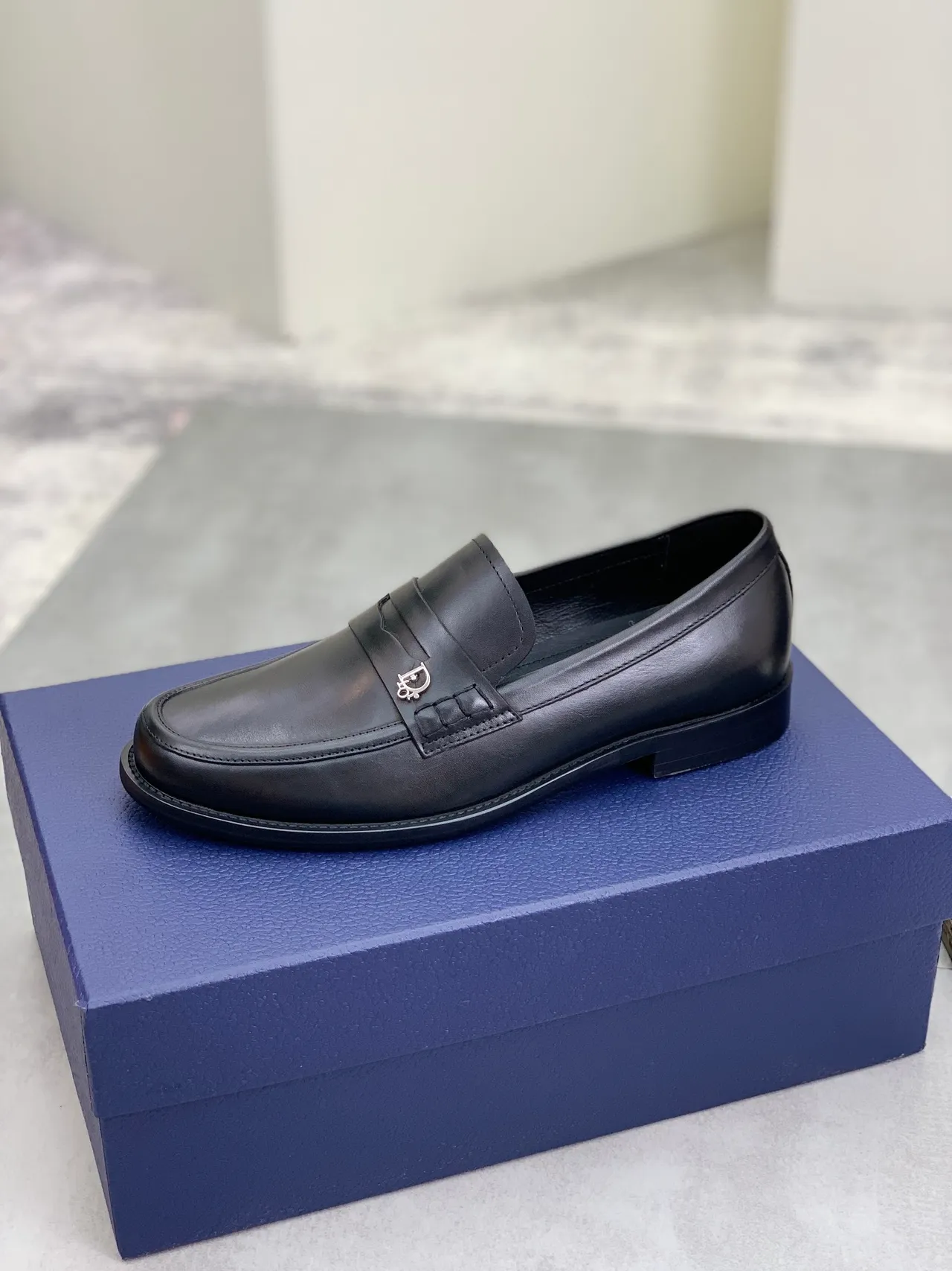 Dior حذاء ليفر جلد أسود Penny Strap 4