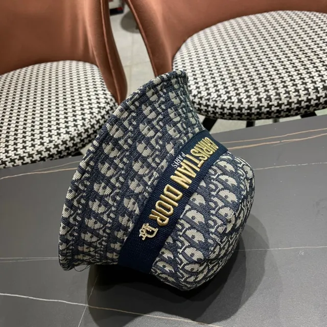 Dior Oblique Monogram أزرق بحري وكريمي قبعة دلو 3